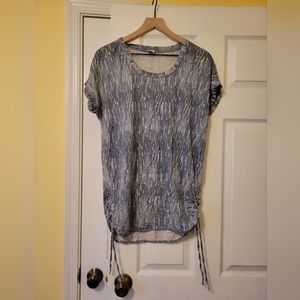 100 % Linen Poetry Shirt blue and white, EUC!